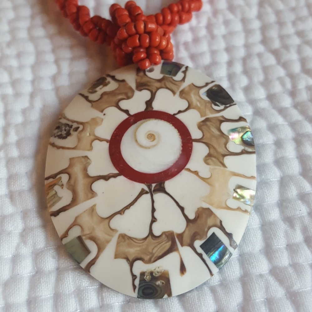 Shell Necklace - Picture 2 of 4